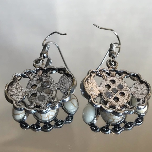 White Howlite Silvertone Earrings‎ - Picture 2 of 3